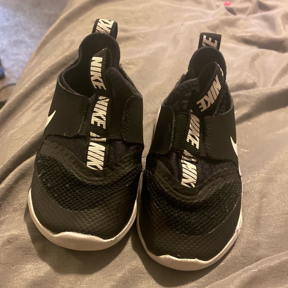Nike slide on tennis shoes